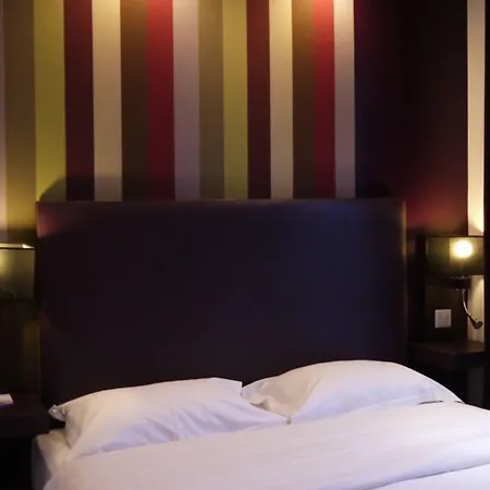 Hotel Star Champs-elysees 4*