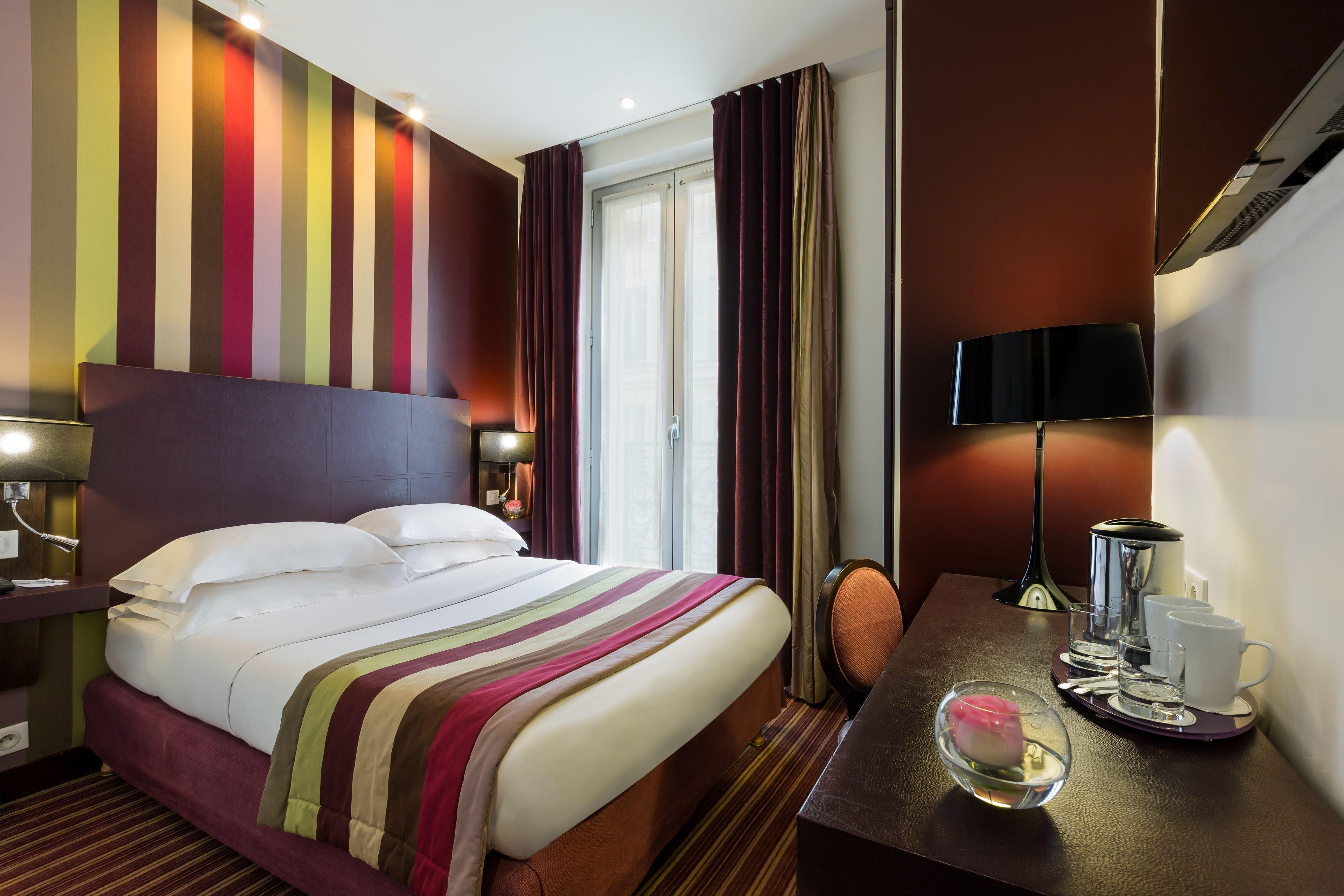 Star Champs-elysées Hotel 4*