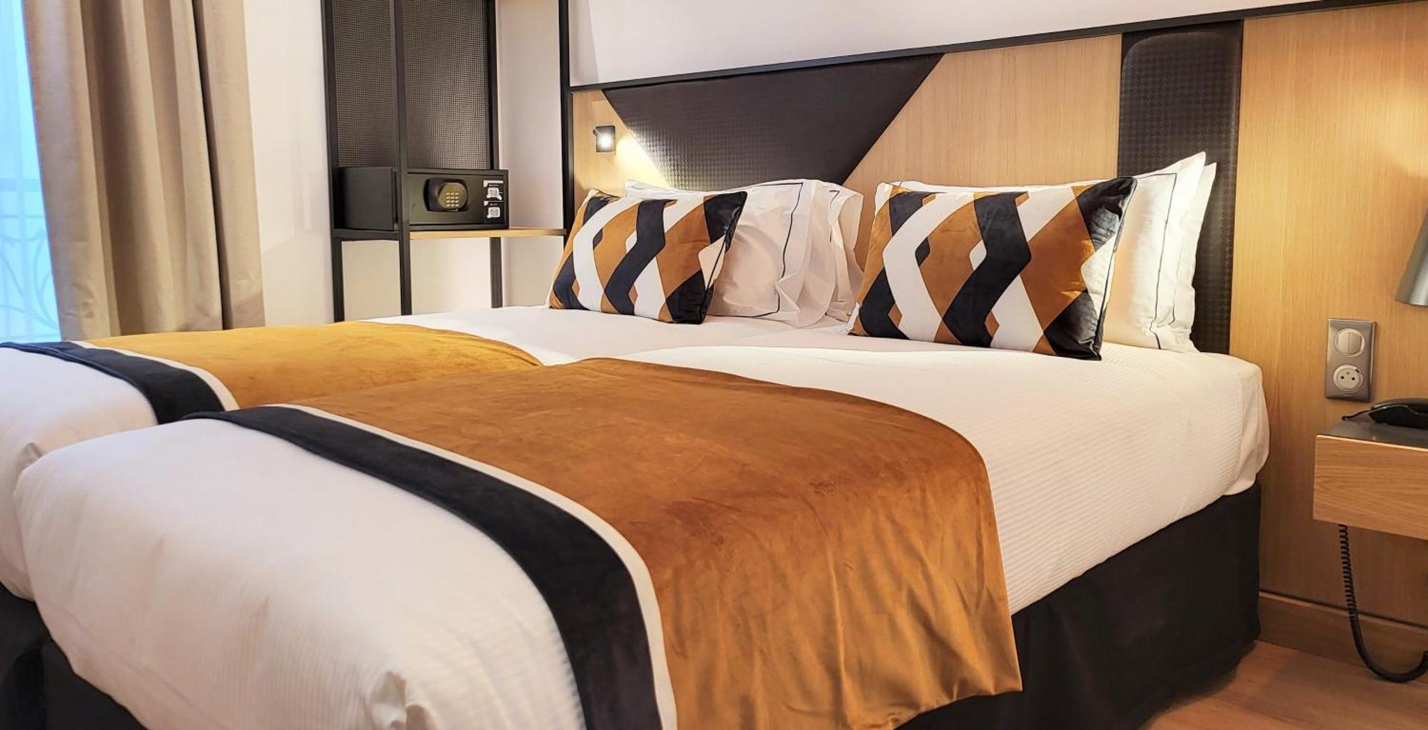 Star Champs-elysees Paris