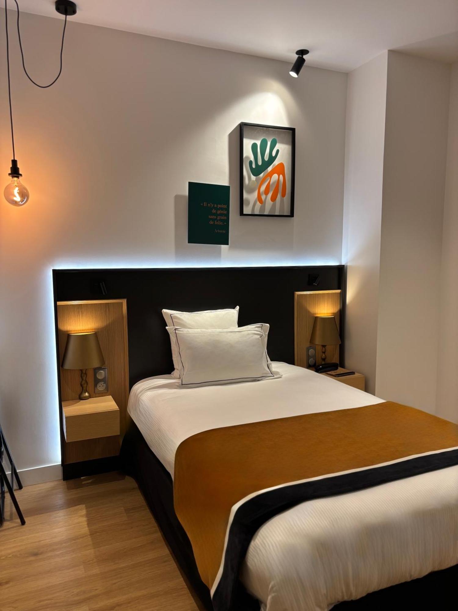 Star Champs-elysees Paris