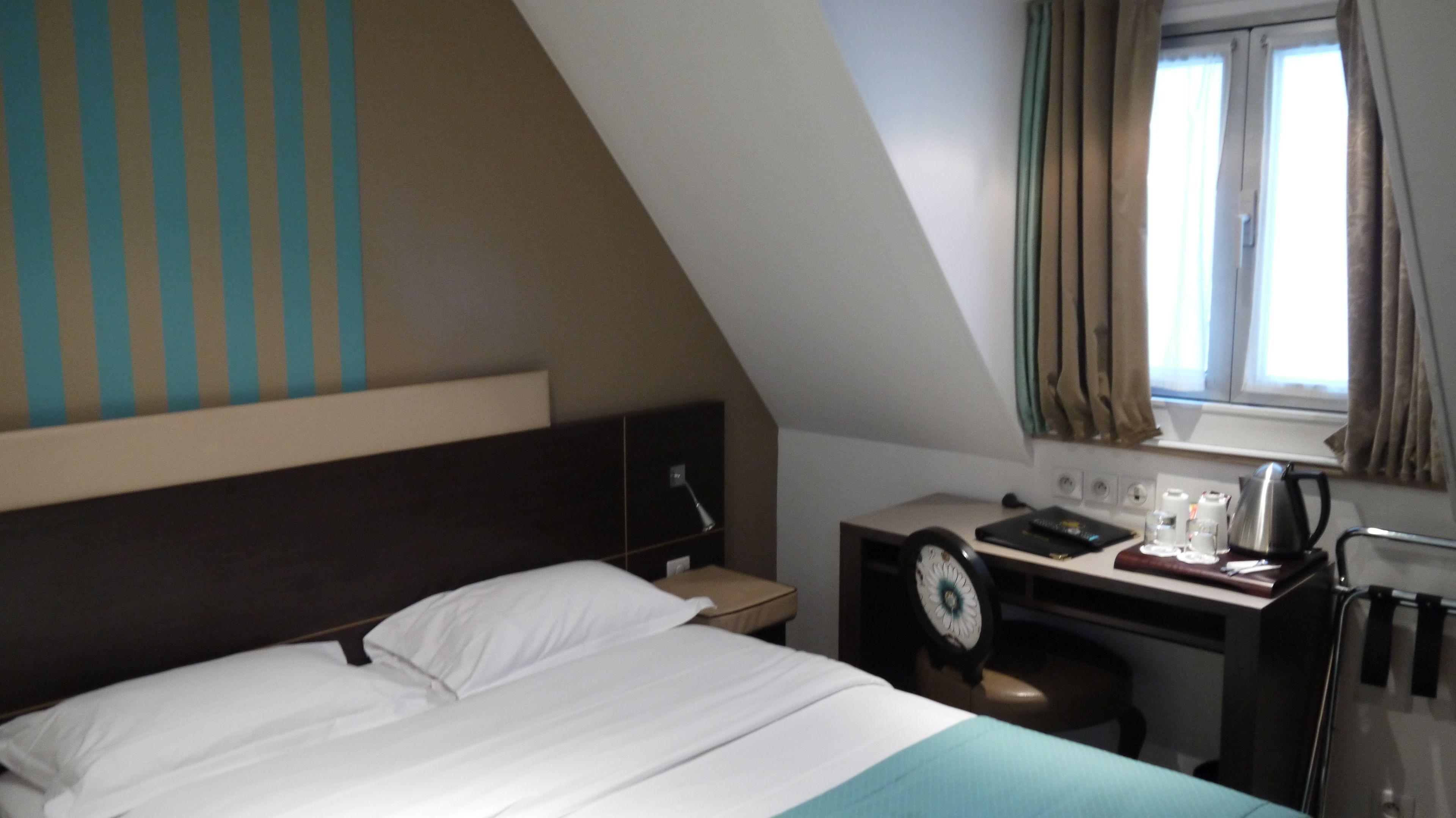 Star Champs-elysees Paris